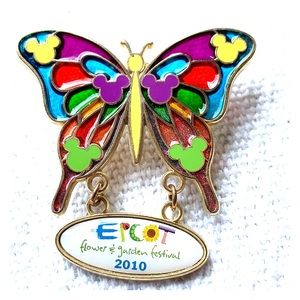 Disney Decade-Old Pin EPCOT 👀